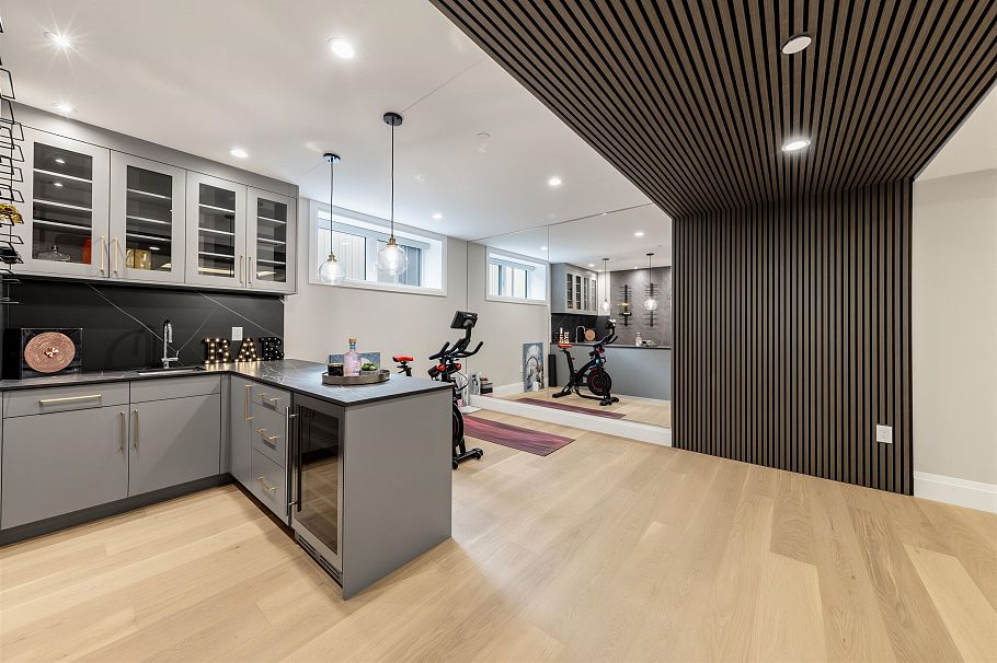 2755 W 38th Avenue Vancouver, BC - 32