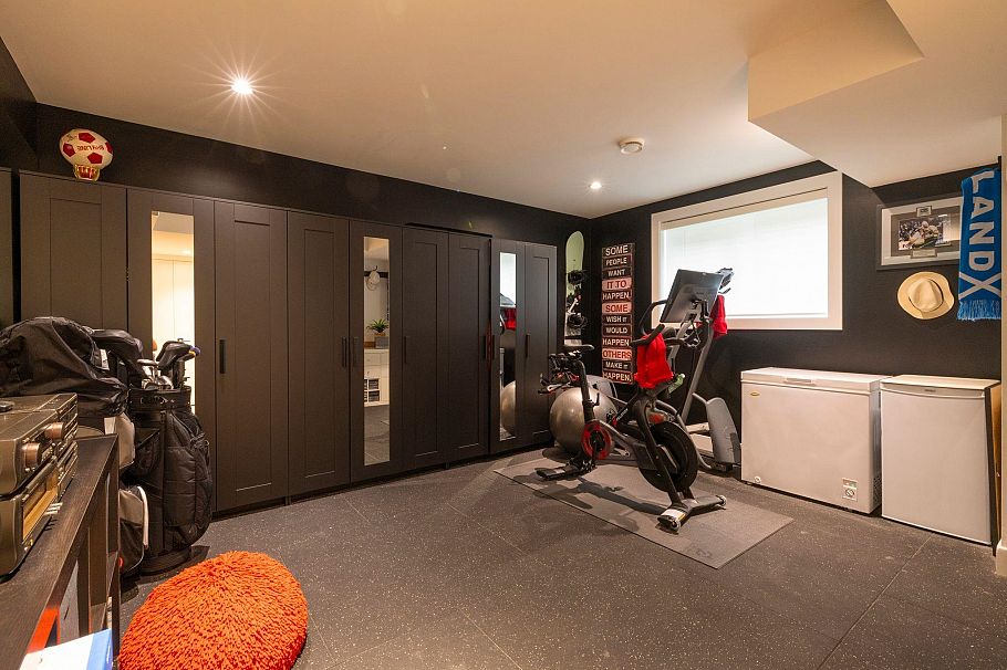 351 W 28th Street North Vancouver, BC - 34