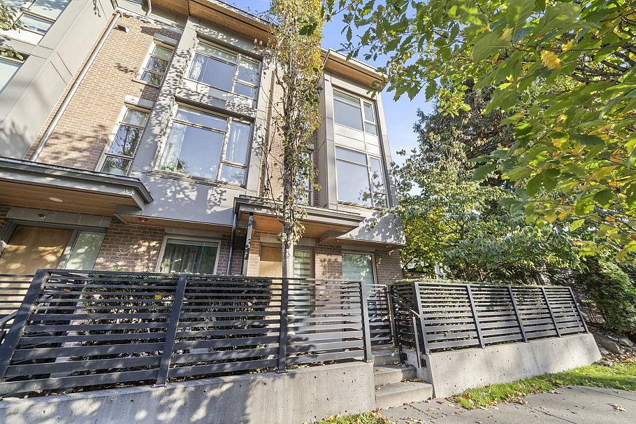 5552 Oak Street Vancouver, BC - 2