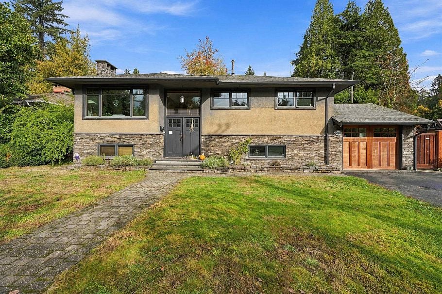 444 Evergreen Place North Vancouver, BC - 2