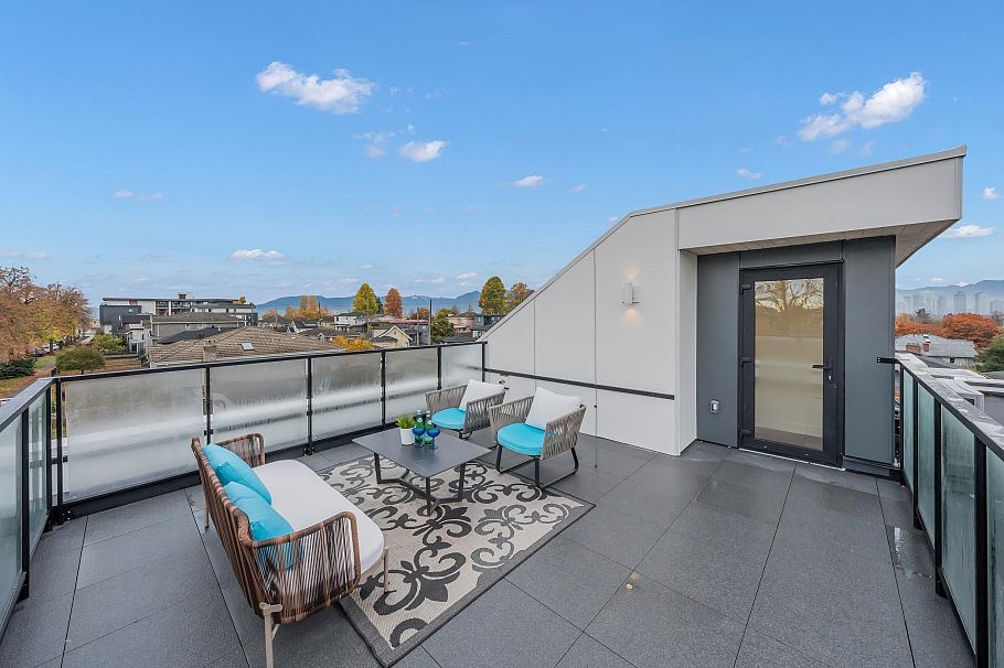 3 3391 Price Street Vancouver, BC - 24