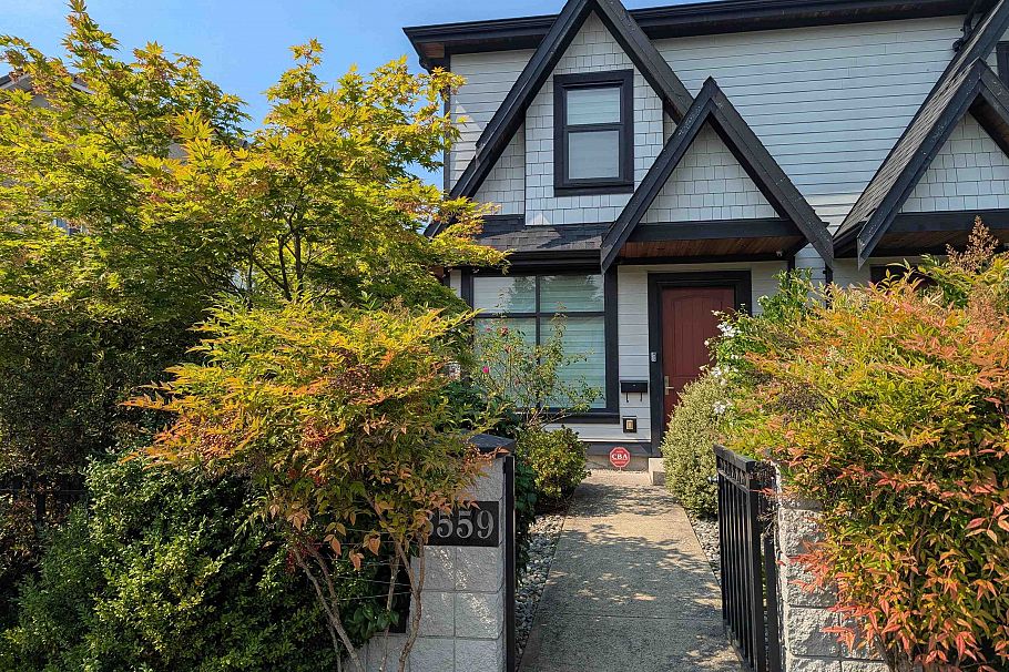 8559 Montcalm Street Vancouver, BC - 3