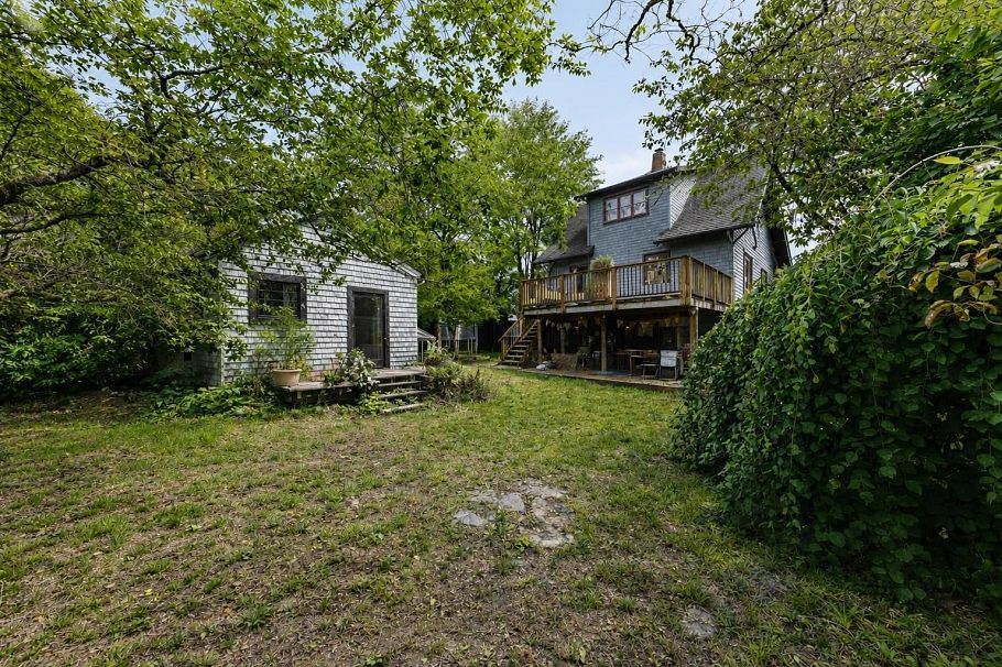 364 E 14th Street North Vancouver, BC - 33