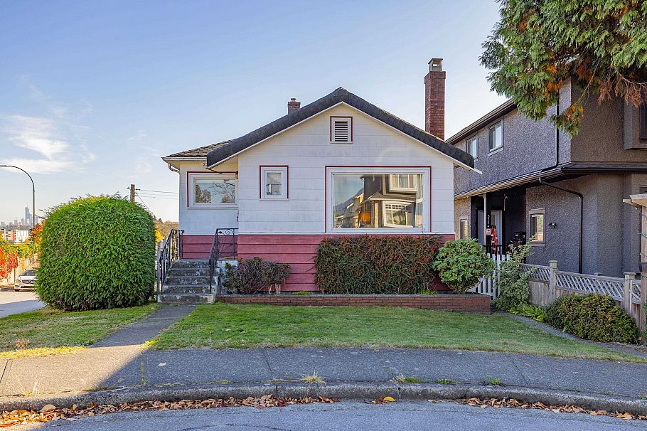 3368 Parker Street Vancouver, BC - 1