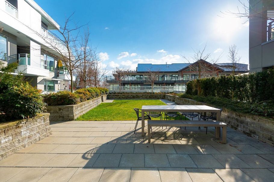 403 1061 Marine Drive North Vancouver, BC - 22