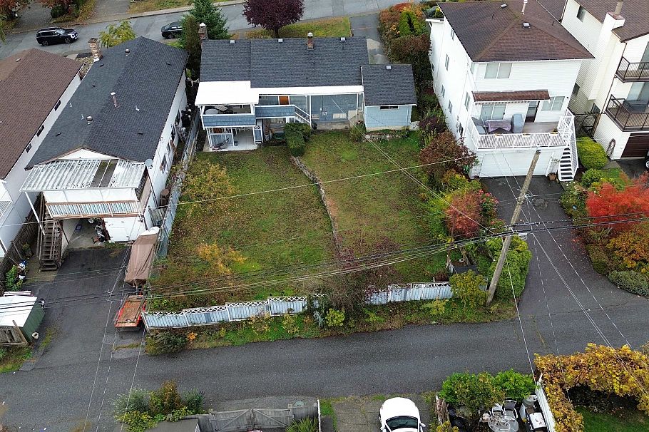 335 W 28th Street North Vancouver, BC - 18