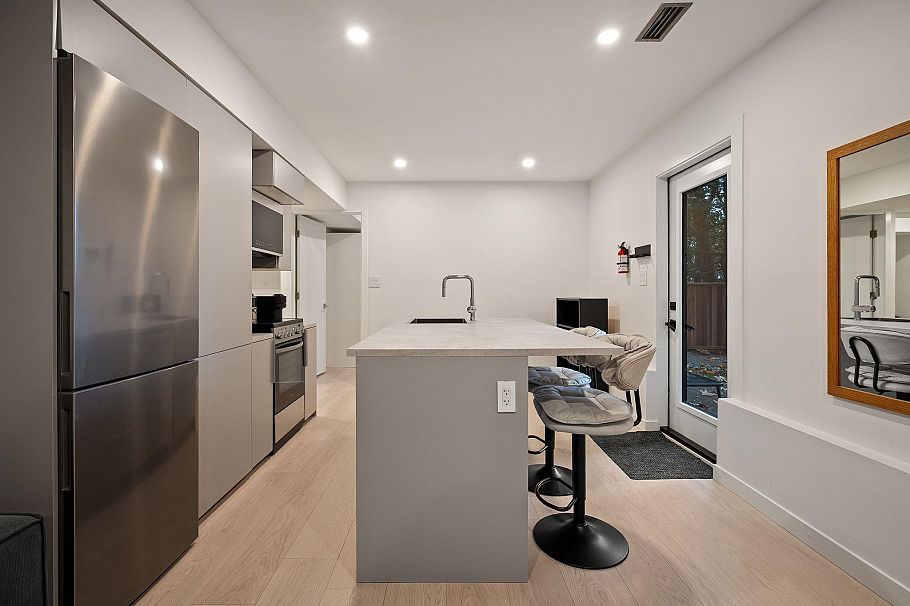 2221 Bowser Avenue North Vancouver, BC - 25