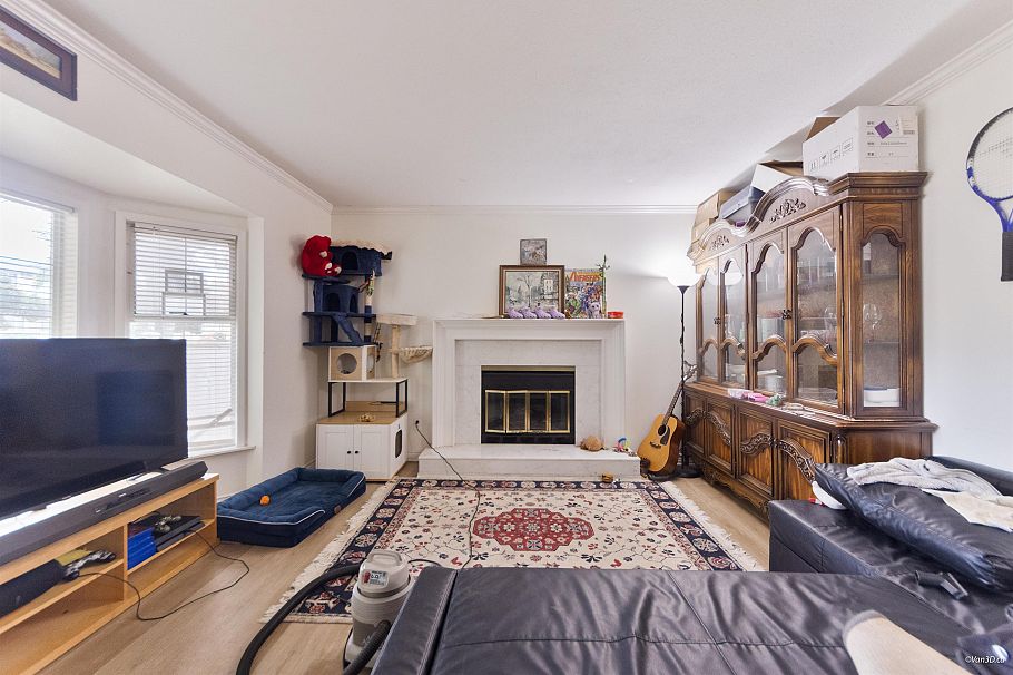 6187 Arlington Street Vancouver, BC - 3