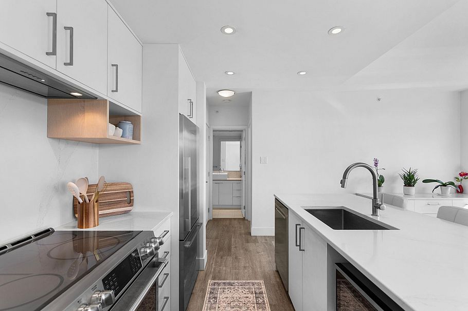 306 158 W 13th Street North Vancouver, BC - 15