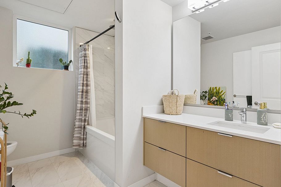 113 277 W 1st Street North Vancouver, BC - 12