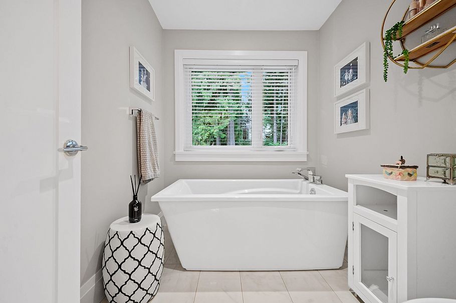 433 E Queens Road North Vancouver, BC - 27