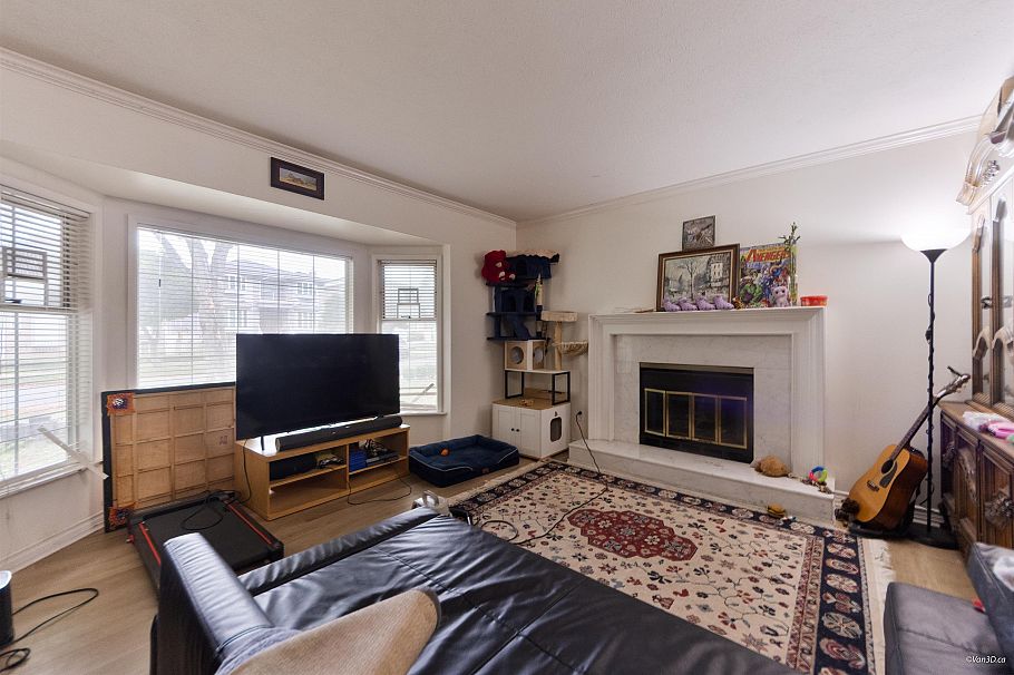 6187 Arlington Street Vancouver, BC - 4