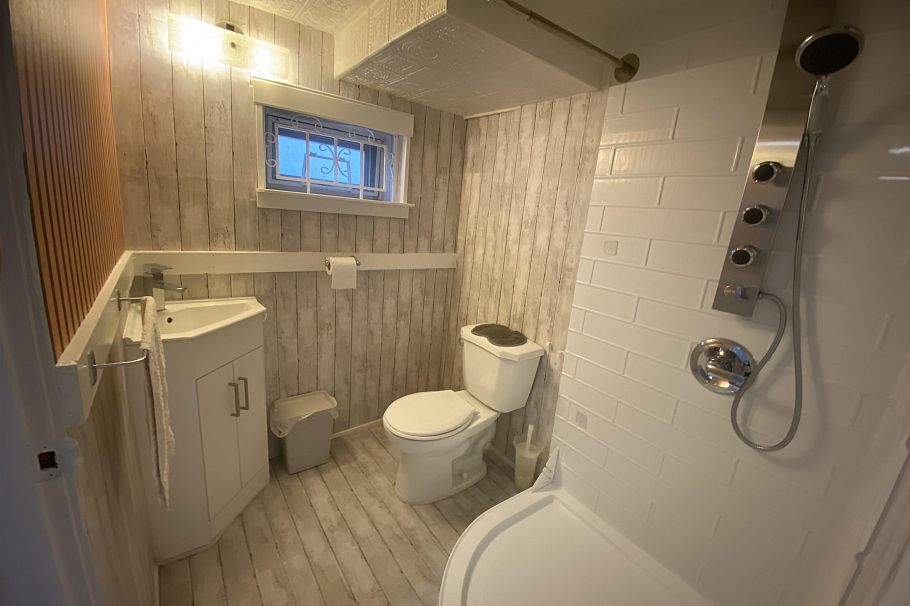 820 E 31st Avenue Vancouver, BC - 10