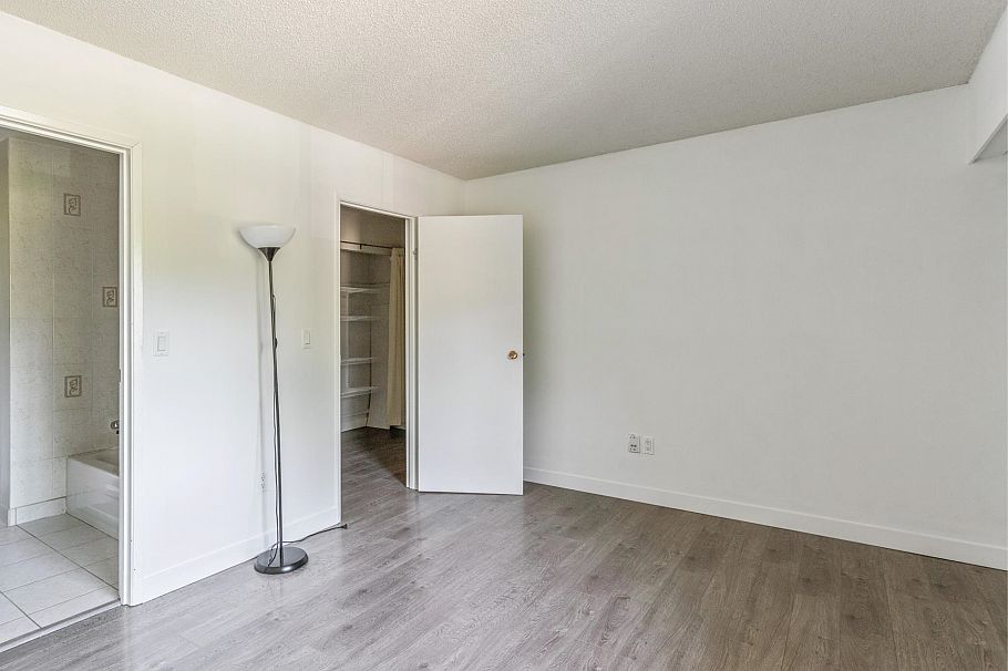 65 1930 Cedar Village Crescent North Vancouver, BC - 18