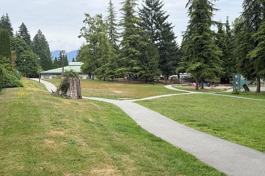 3938 Indian River Drive North Vancouver, BC - 2