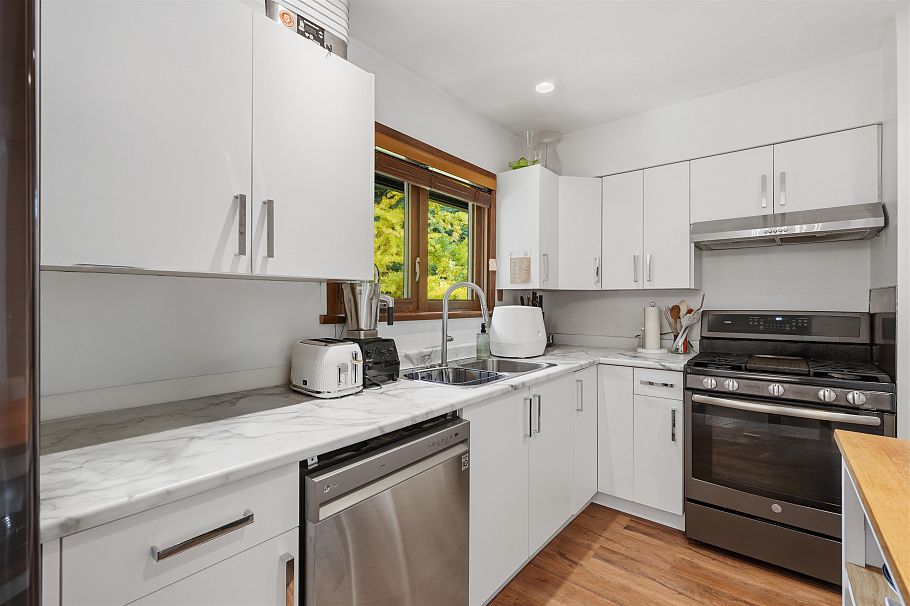 444 Evergreen Place North Vancouver, BC - 9