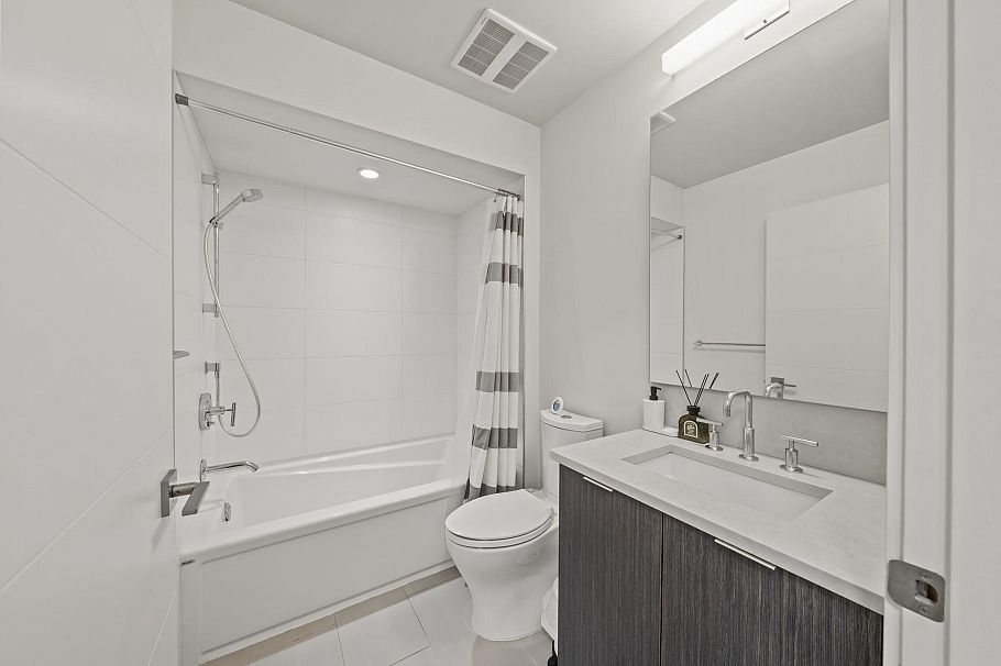 5552 Oak Street Vancouver, BC - 18