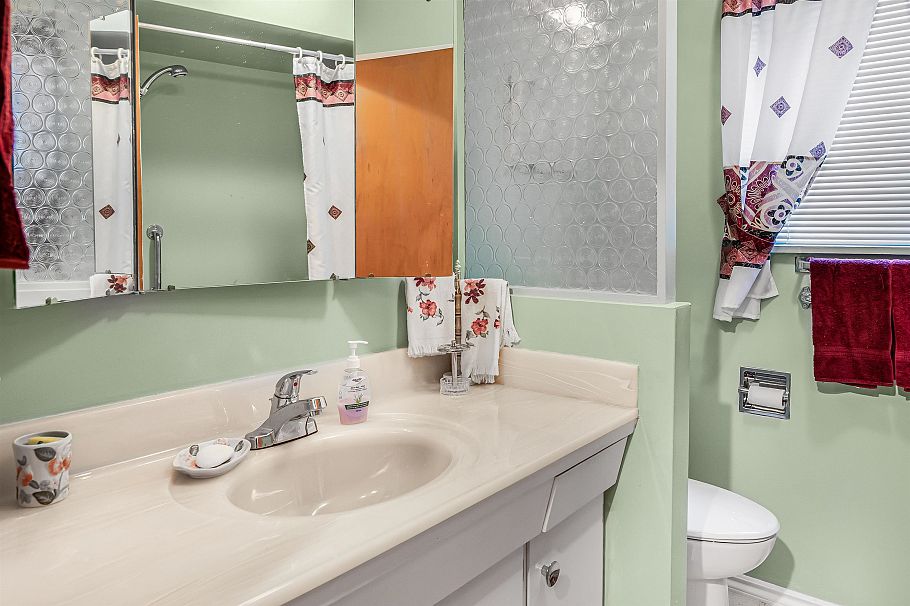 335 W 28th Street North Vancouver, BC - 26