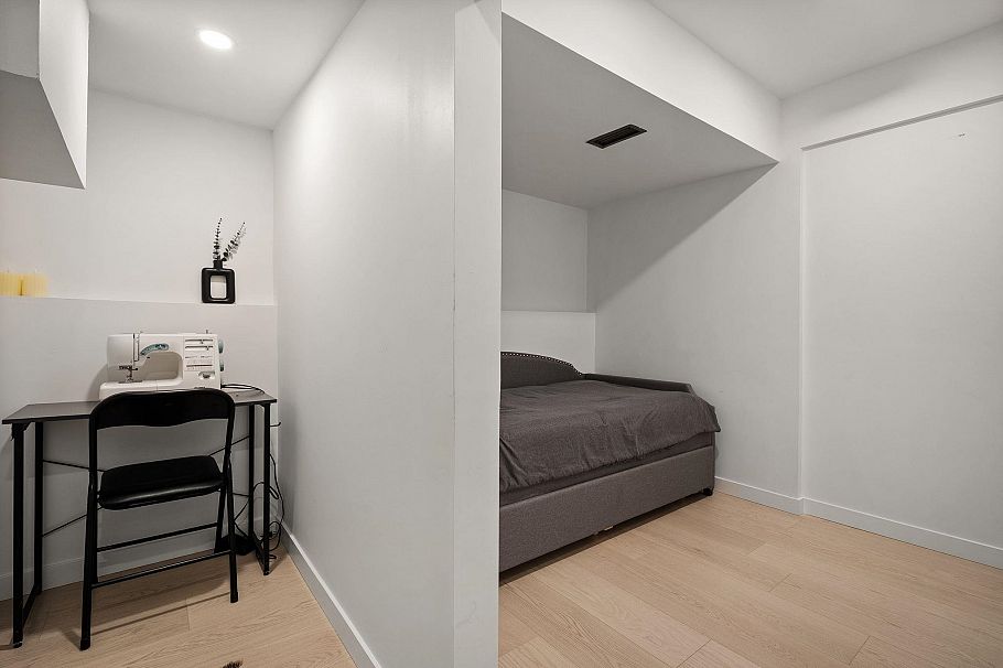 2221 Bowser Avenue North Vancouver, BC - 29