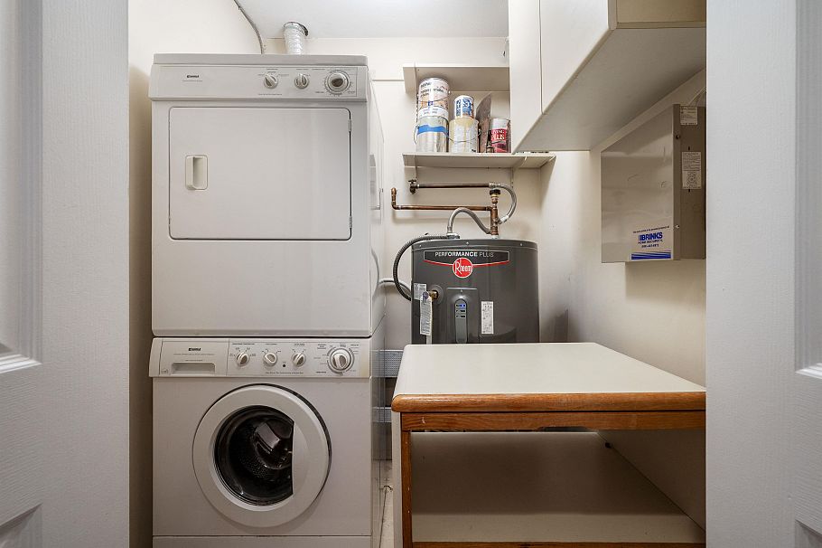 12 229 E 8th Street North Vancouver, BC - 26