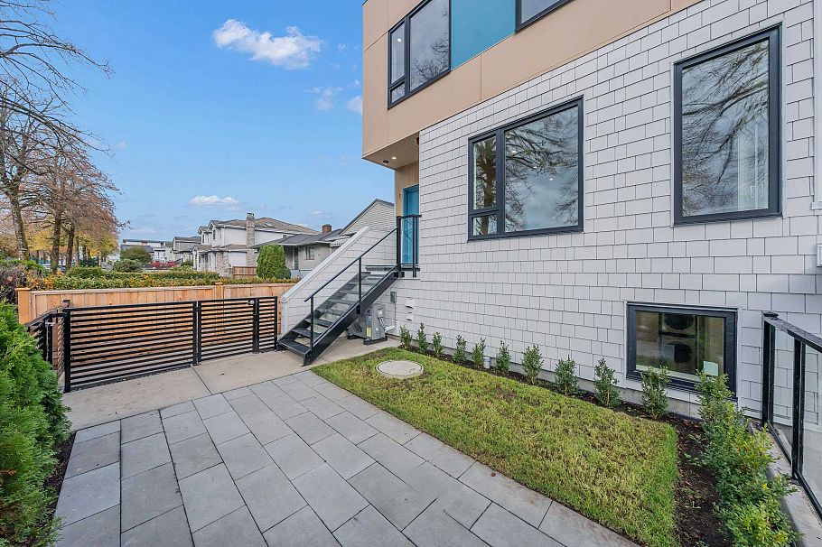 1 3391 Price Street Vancouver, BC - 36
