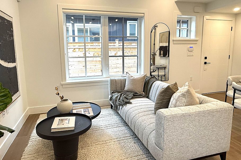 2 552 Kaslo Street Vancouver, BC - 1