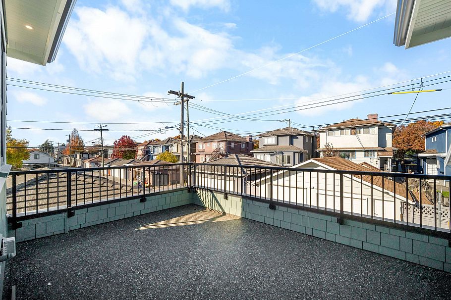 1611 E 58th Avenue Vancouver, BC - 5