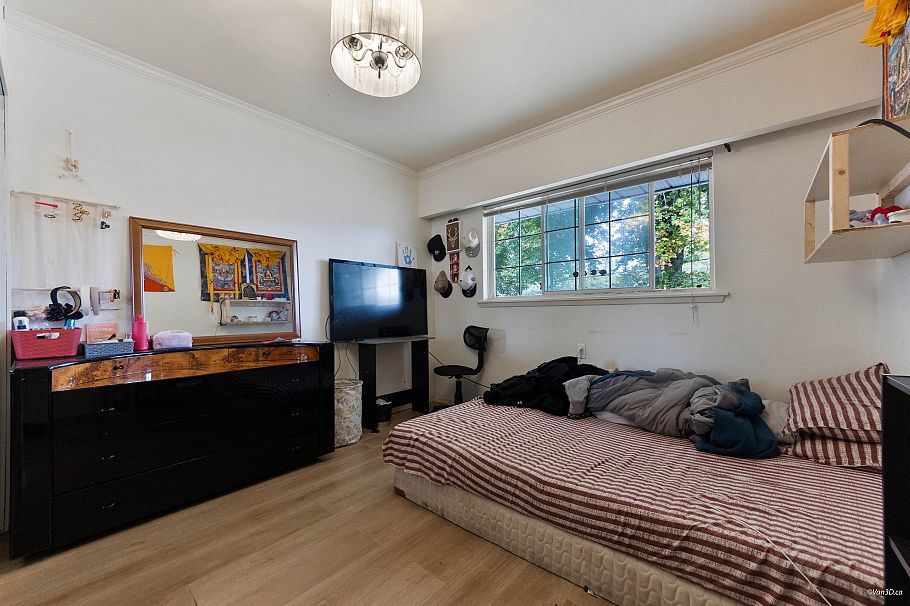 6187 Arlington Street Vancouver, BC - 11
