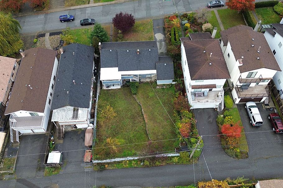 335 W 28th Street North Vancouver, BC - 16