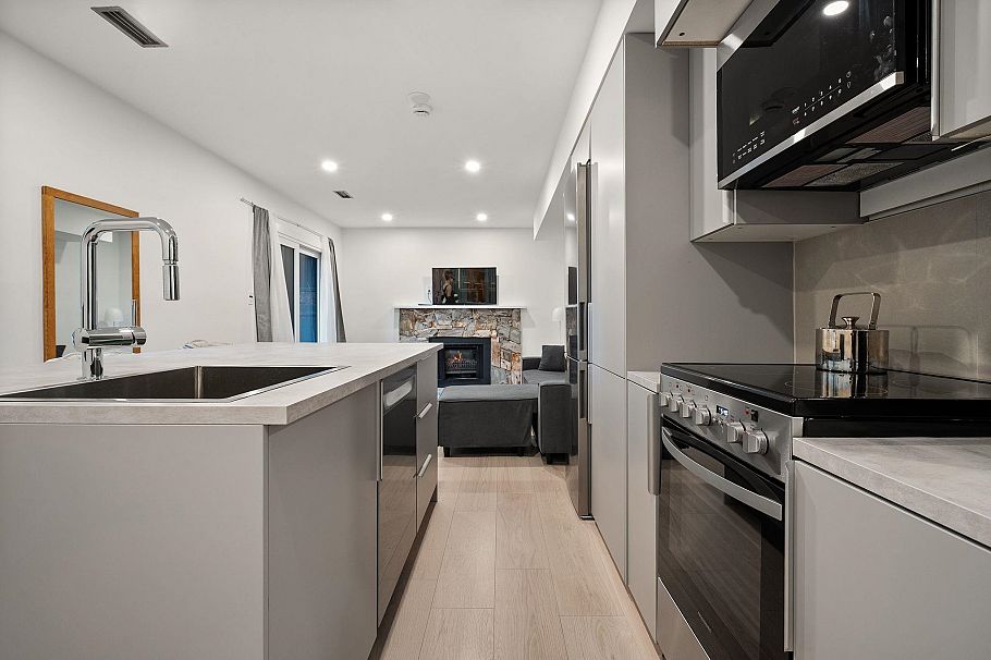 2221 Bowser Avenue North Vancouver, BC - 27