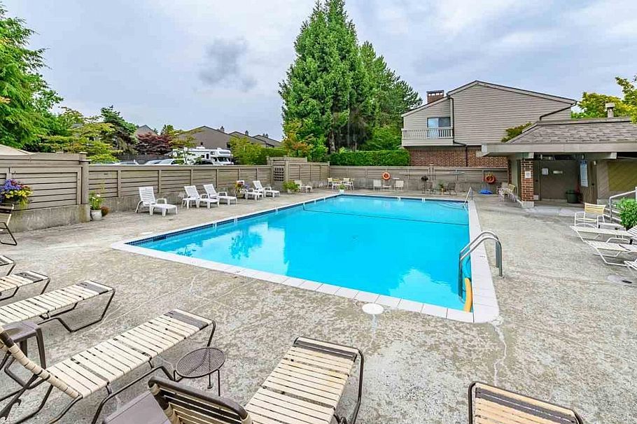 65 1930 Cedar Village Crescent North Vancouver, BC - 26