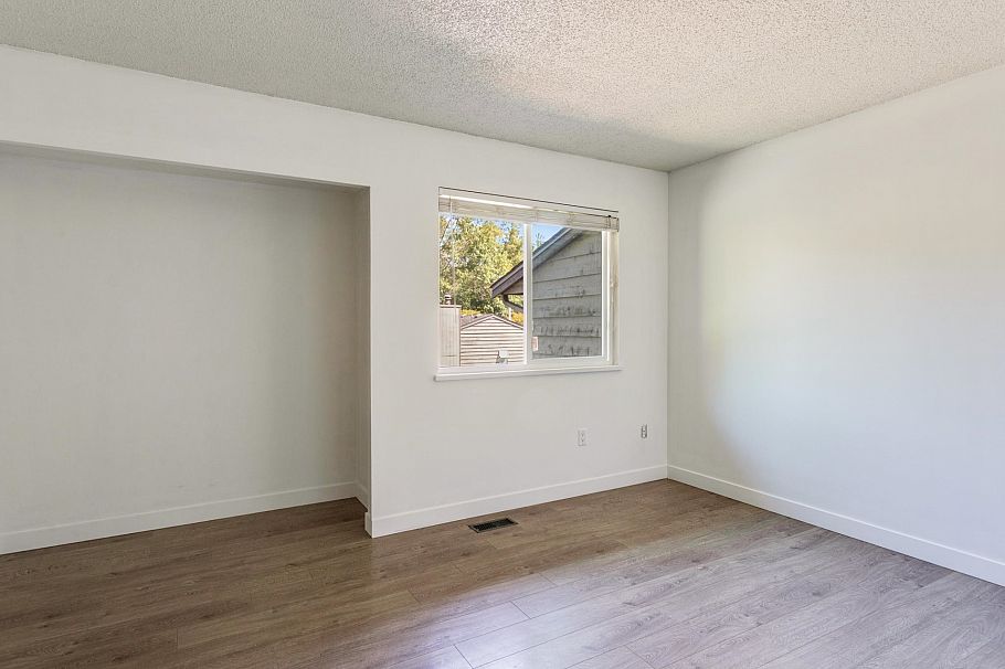 65 1930 Cedar Village Crescent North Vancouver, BC - 14