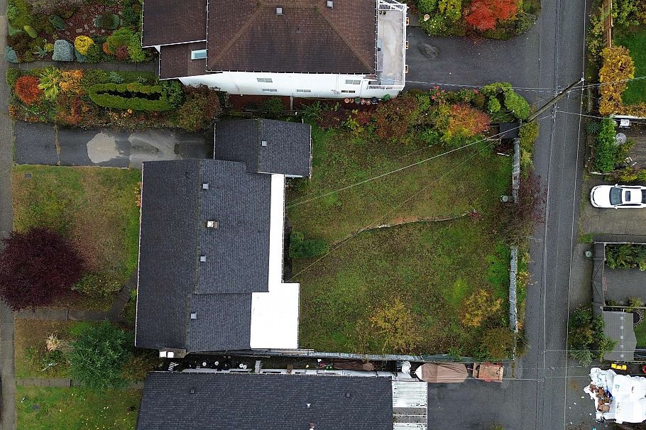 335 W 28th Street North Vancouver, BC - 15