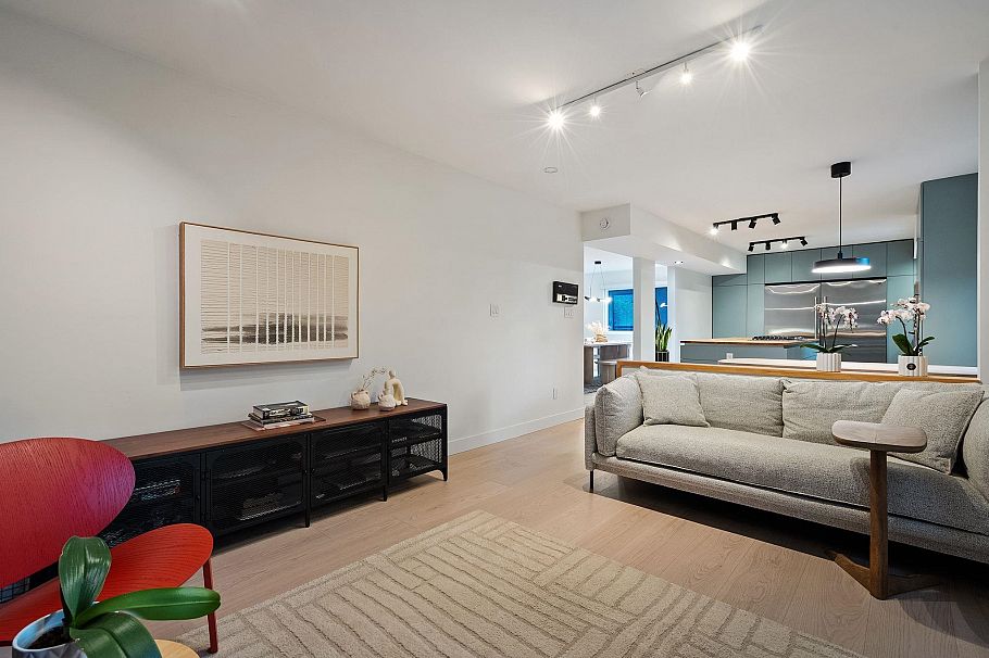 2221 Bowser Avenue North Vancouver, BC - 16