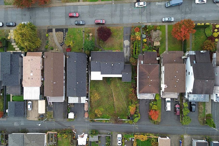 335 W 28th Street North Vancouver, BC - 4