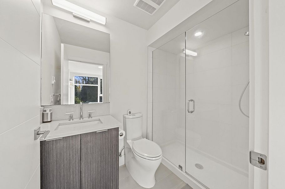 5552 Oak Street Vancouver, BC - 20