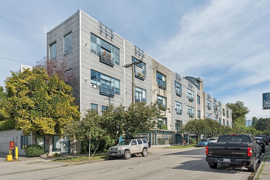 222 2001 Wall Street Vancouver, BC - 2