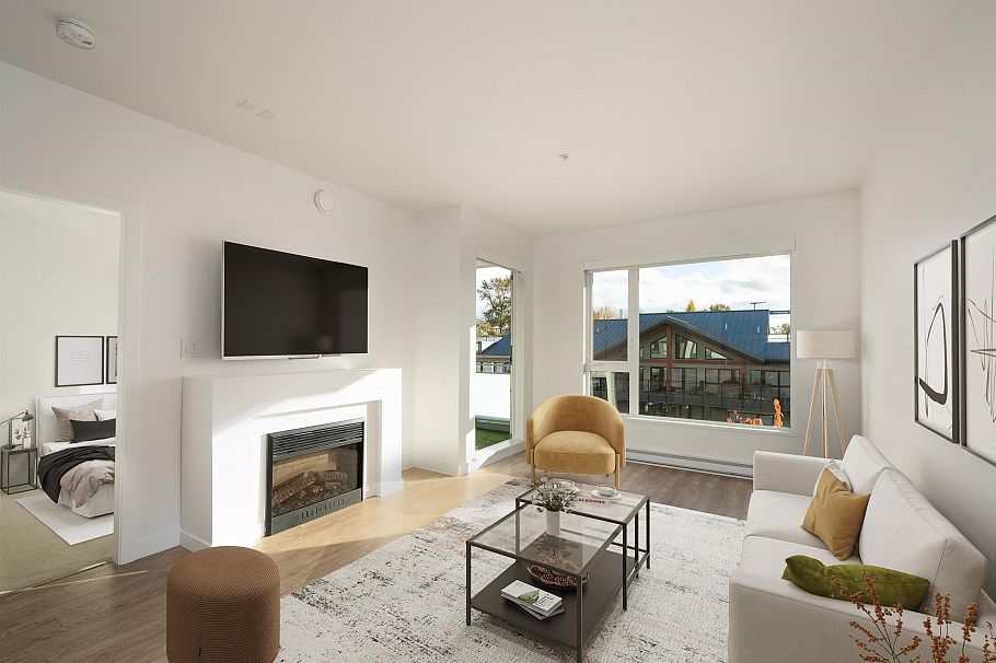 403 1061 Marine Drive North Vancouver, BC - 1