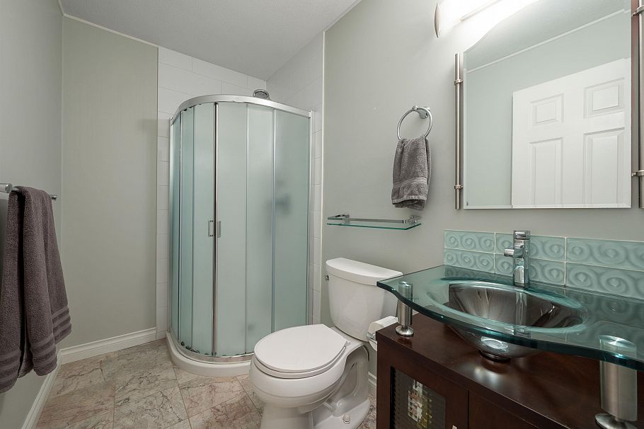 12 229 E 8th Street North Vancouver, BC - 21