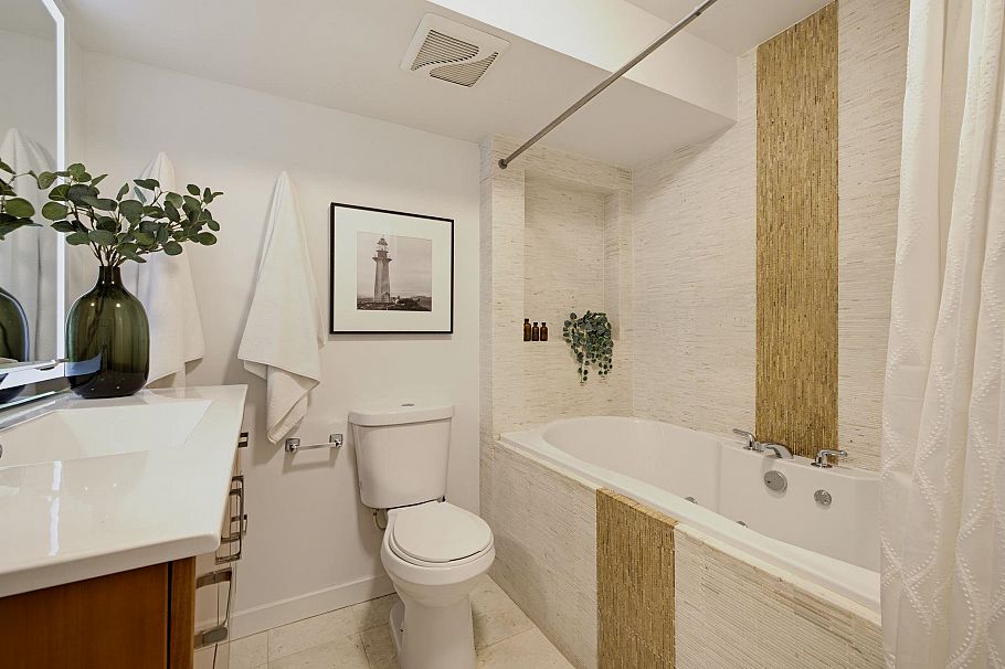 203 1350 Comox Street Vancouver, BC - 16