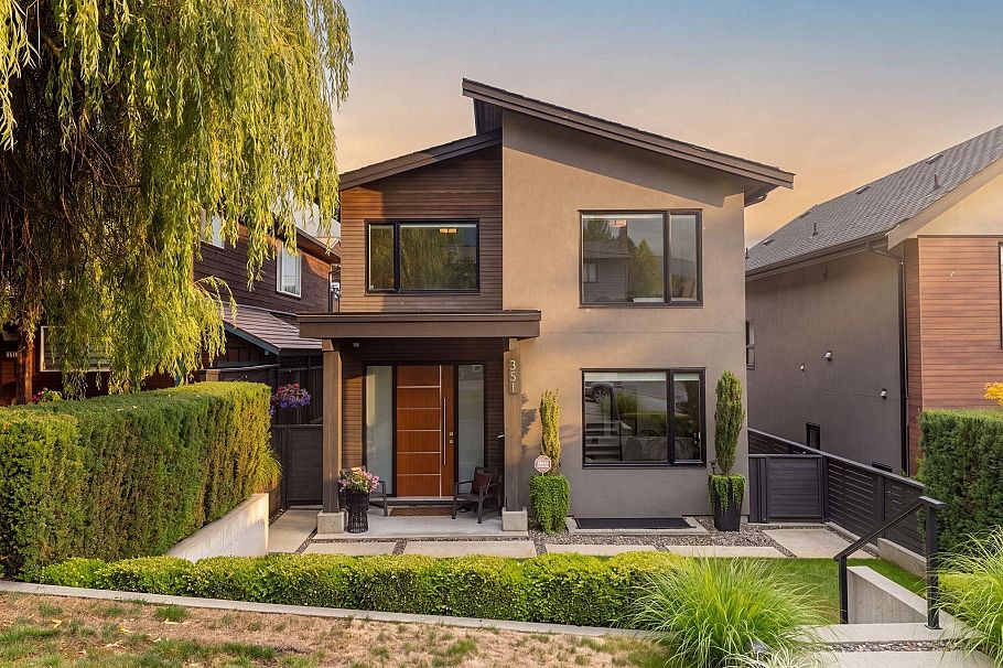 351 W 28th Street North Vancouver, BC - 1