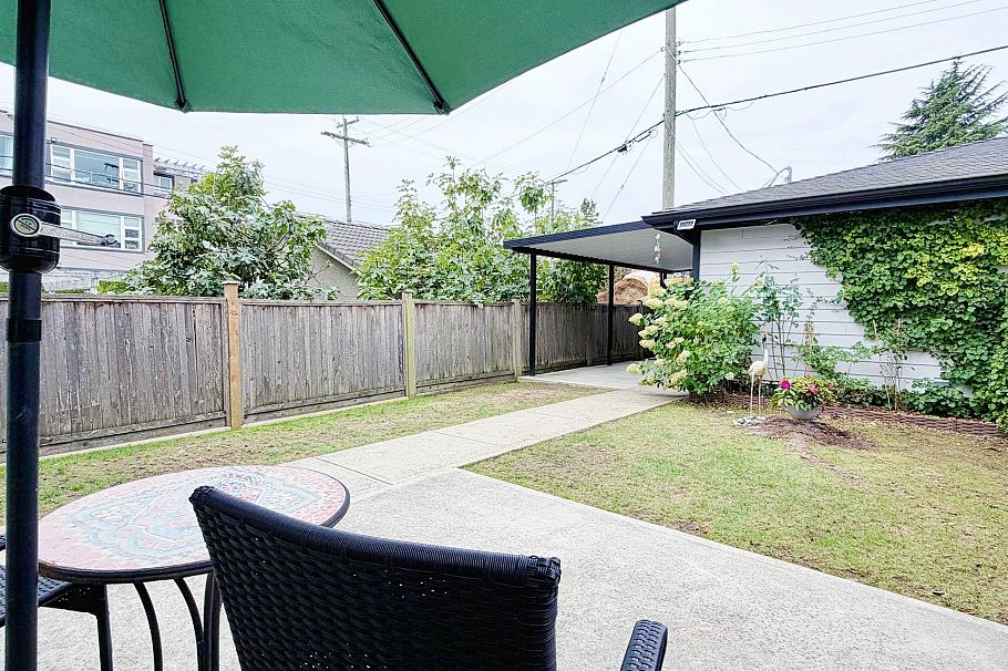 8559 Montcalm Street Vancouver, BC - 29