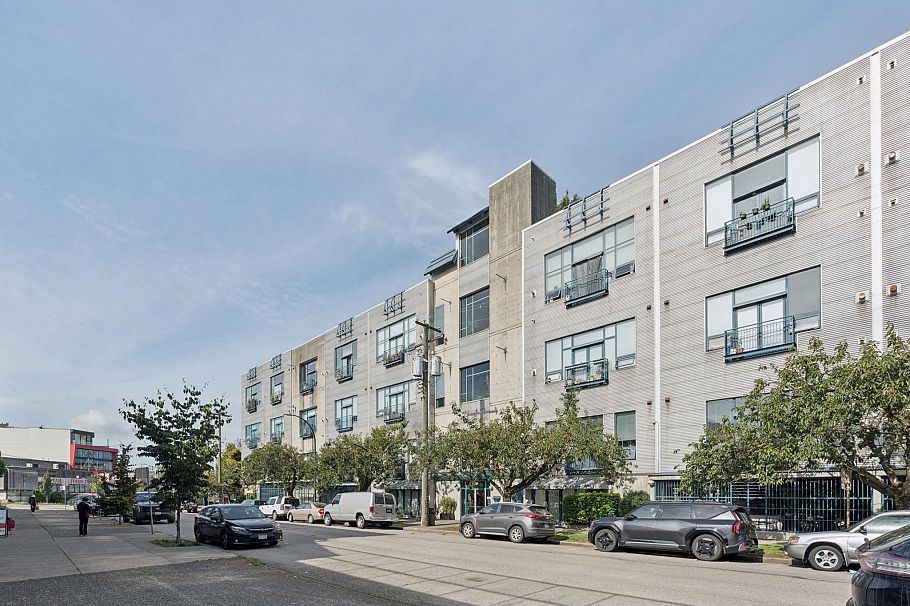 222 2001 Wall Street Vancouver, BC - 1