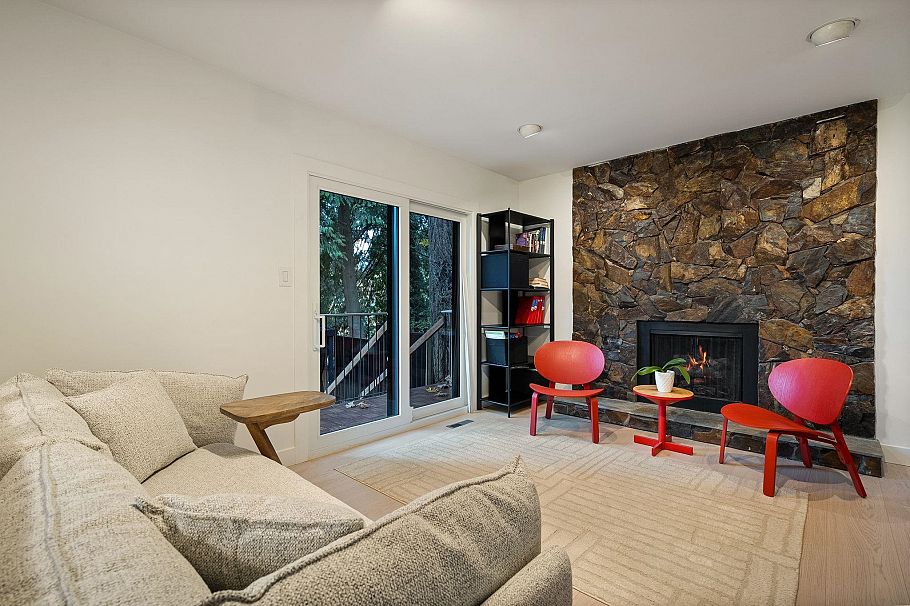 2221 Bowser Avenue North Vancouver, BC - 15