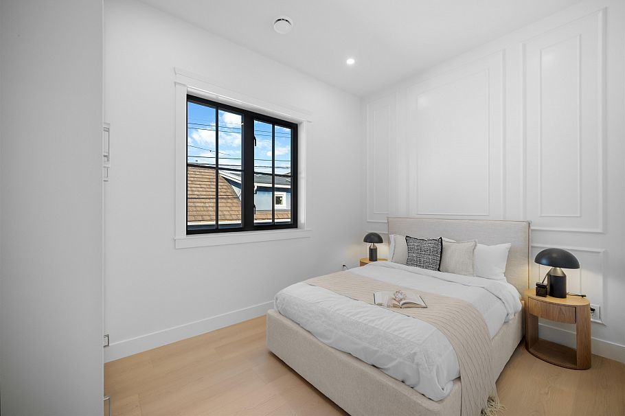 1611 E 58th Avenue Vancouver, BC - 3