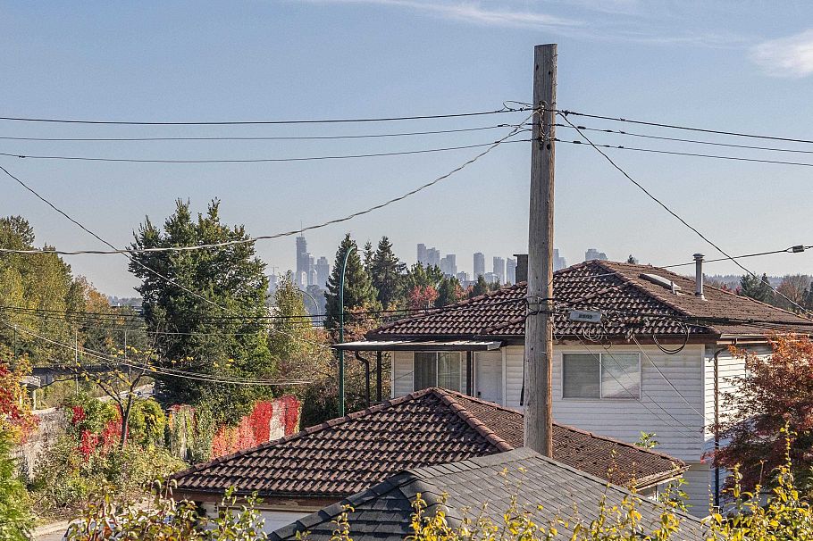 3368 Parker Street Vancouver, BC - 32