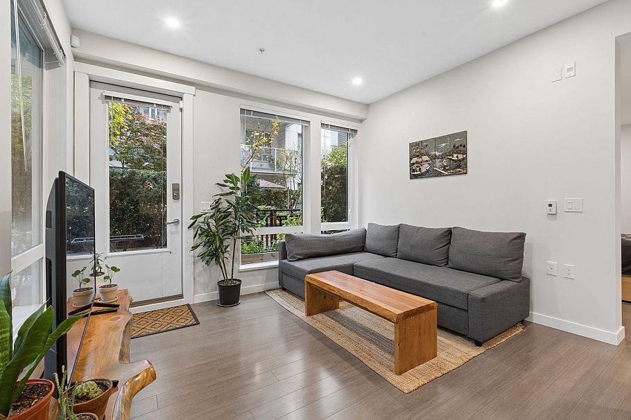 113 277 W 1st Street North Vancouver, BC - 2