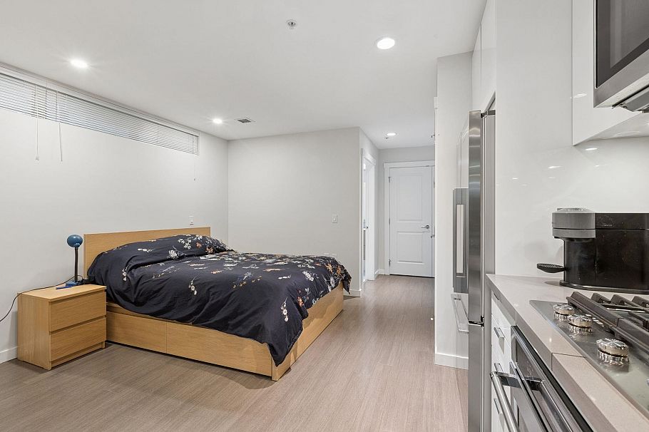 113 277 W 1st Street North Vancouver, BC - 11