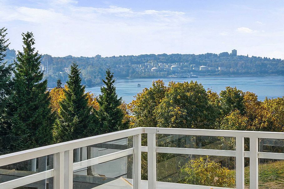 521 3629 Deercrest Drive North Vancouver, BC - 10
