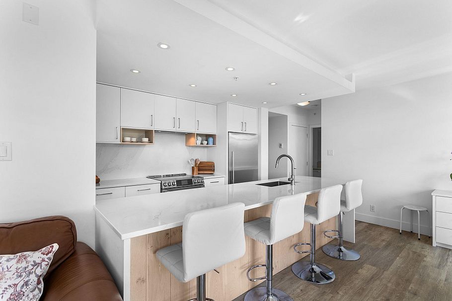 306 158 W 13th Street North Vancouver, BC - 14